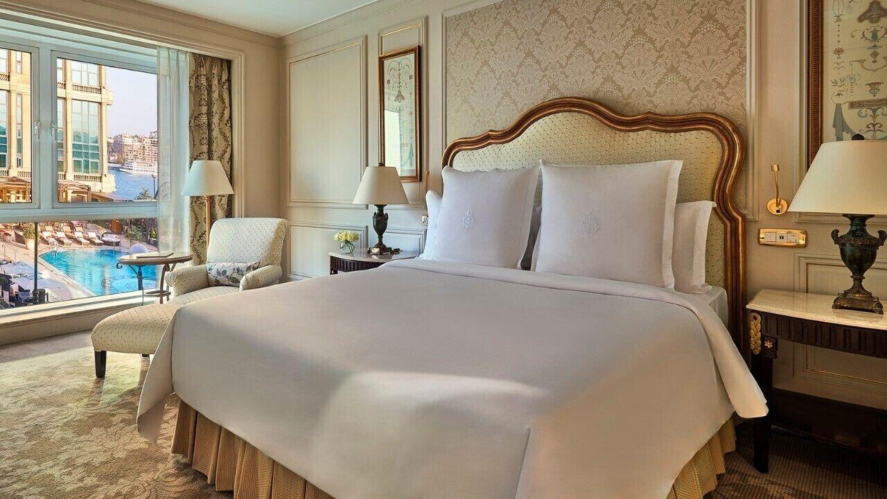 Four Seasons Cairo At The First Residence Giza Eksteriør bilde A bedroom at the Four Seasons Hotel