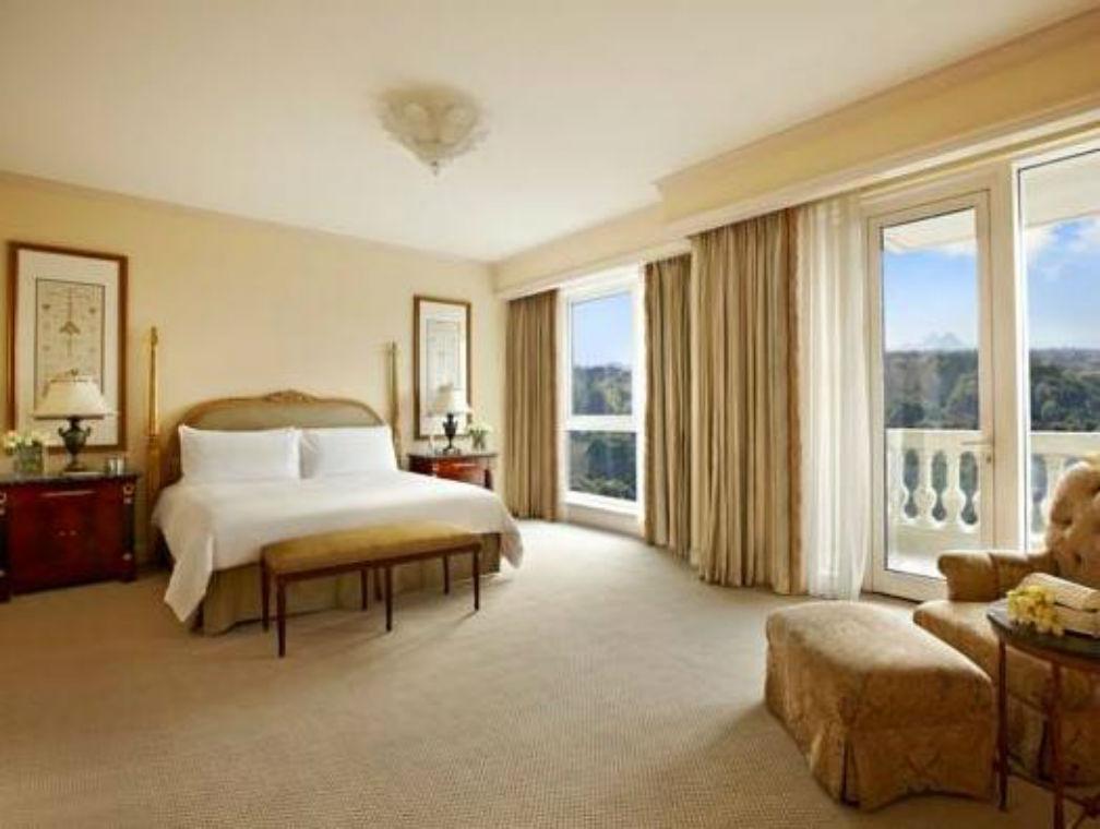 Four Seasons Cairo At The First Residence Giza Eksteriør bilde A bedroom at the Four Seasons Hotel