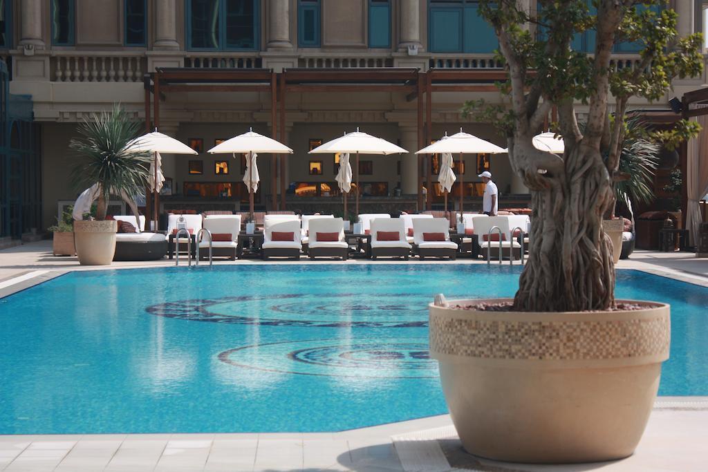 Four Seasons Cairo At The First Residence Giza Eksteriør bilde The pool at the Four Seasons Hotel