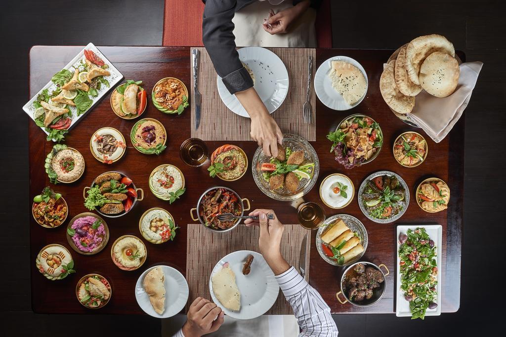 Four Seasons Cairo At The First Residence Giza Eksteriør bilde A selection of dishes at a restaurant in Dubai