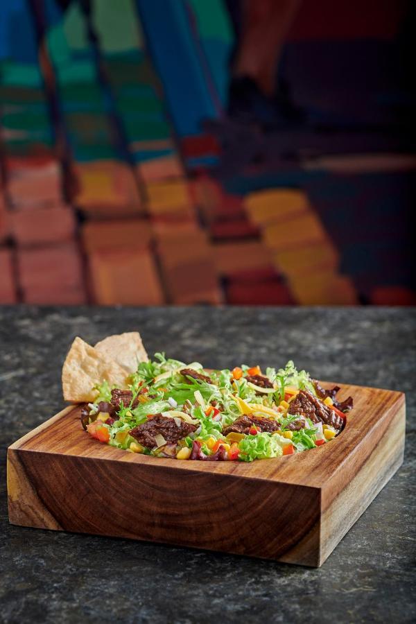 Four Seasons Cairo At The First Residence Giza Eksteriør bilde A steak salad