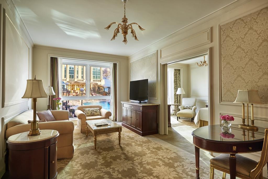 Four Seasons Cairo At The First Residence Giza Eksteriør bilde A suite at The Peninsula