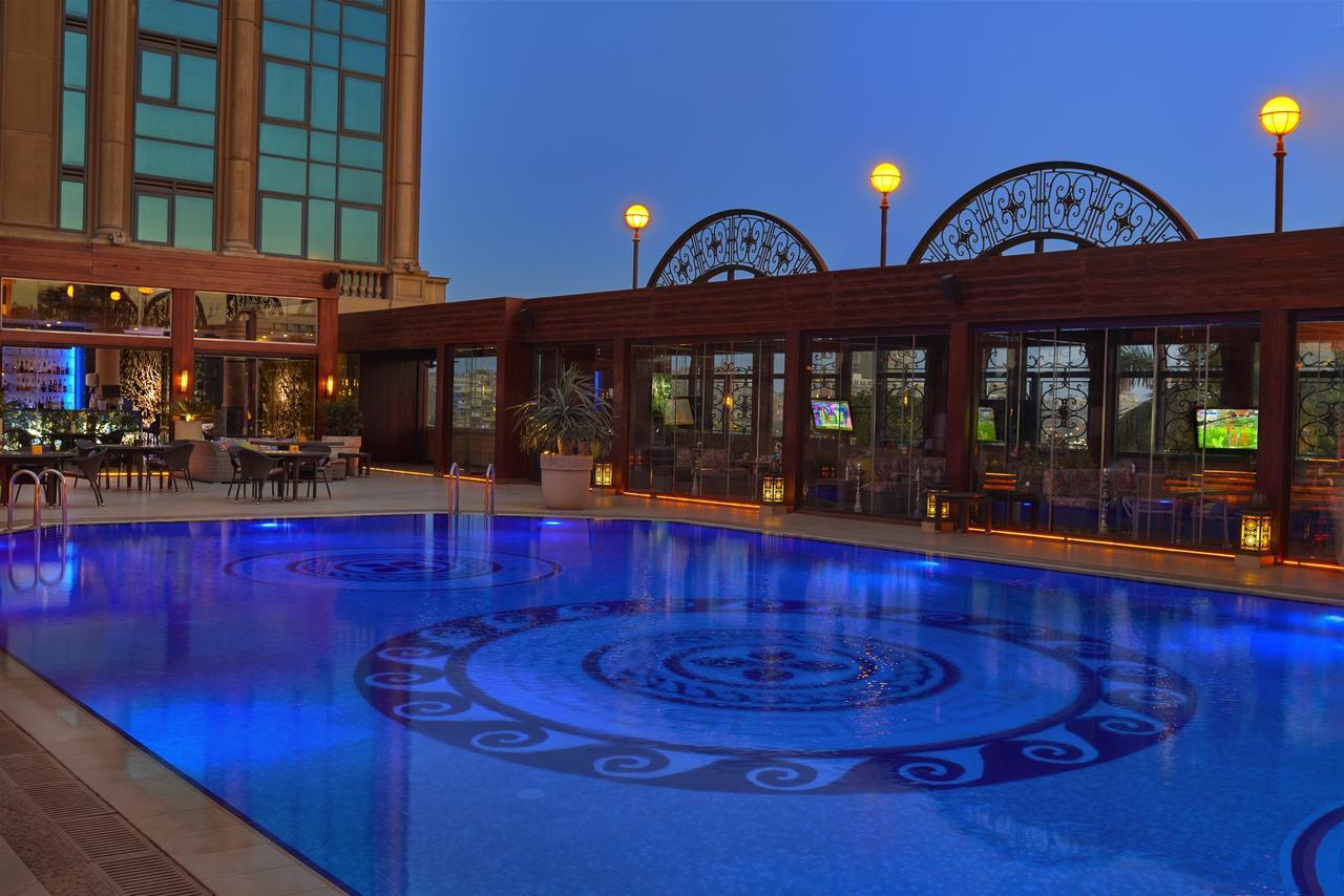 Four Seasons Cairo At The First Residence Giza Eksteriør bilde The pool at the hotel