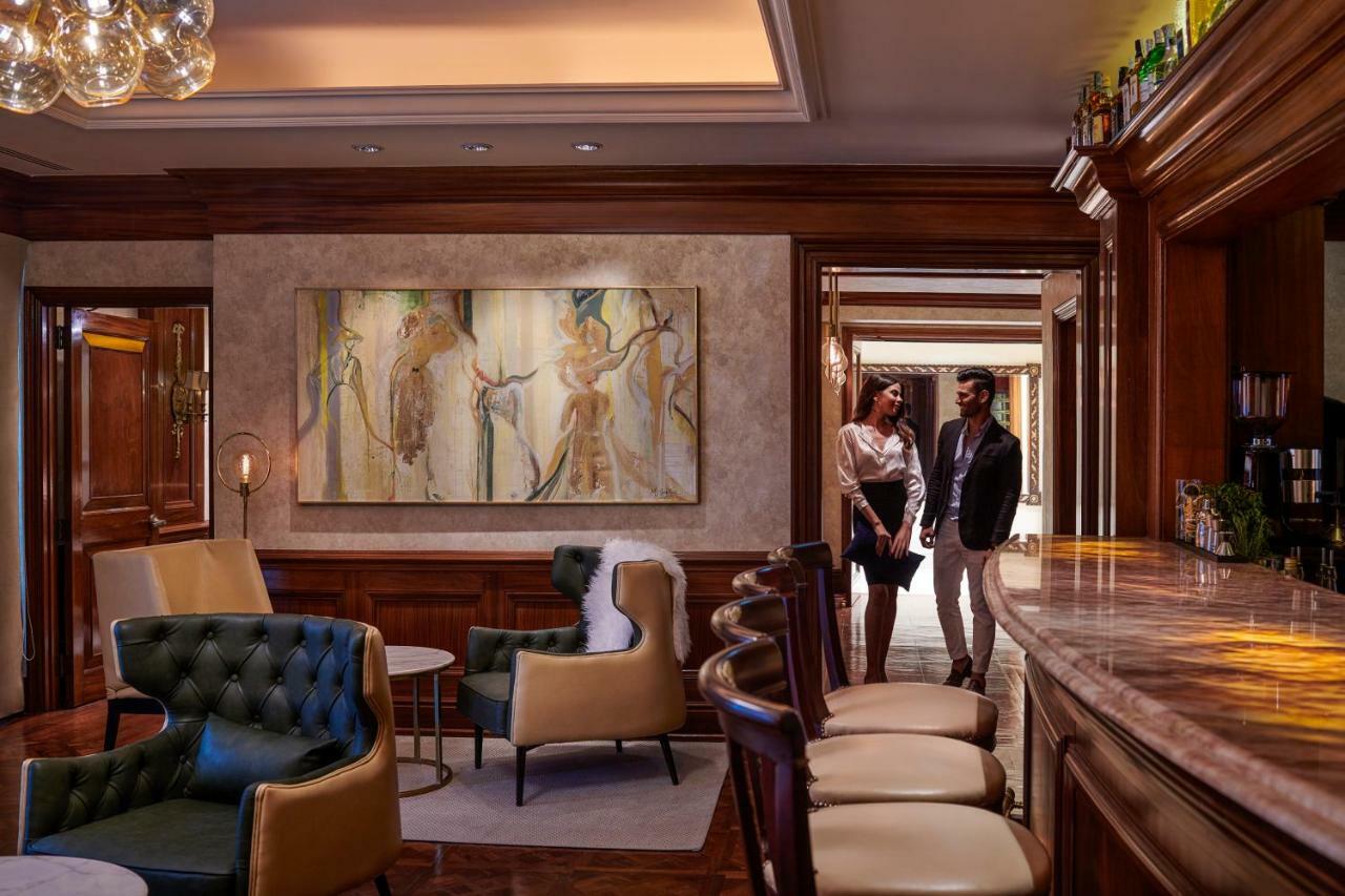 Four Seasons Cairo At The First Residence Giza Eksteriør bilde The bar at the St Regis
